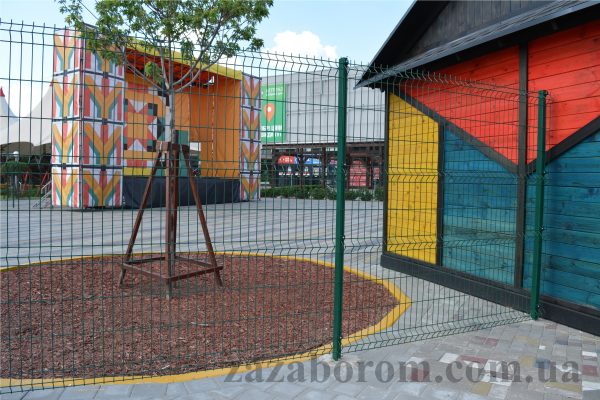 Купить крепеж для заборых секций из сетки 3D