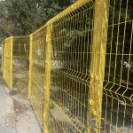 забор из сварной сетки желтый